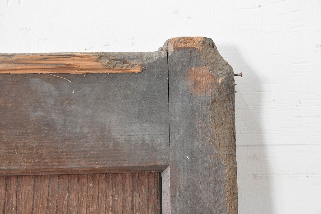 和製アンティーク　明治から大正期　総欅(ケヤキ)材　美しい木目と福を呼ぶ意匠金具が目を引く蔵戸1枚　(R-085612)