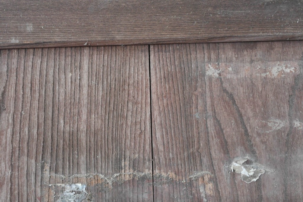 和製アンティーク　明治から大正期　総欅(ケヤキ)材　美しい木目と福を呼ぶ意匠金具が目を引く蔵戸1枚　(R-085612)