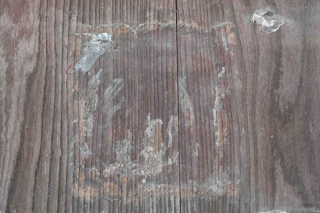 和製アンティーク　明治から大正期　総欅(ケヤキ)材　美しい木目と福を呼ぶ意匠金具が目を引く蔵戸1枚　(R-085612)