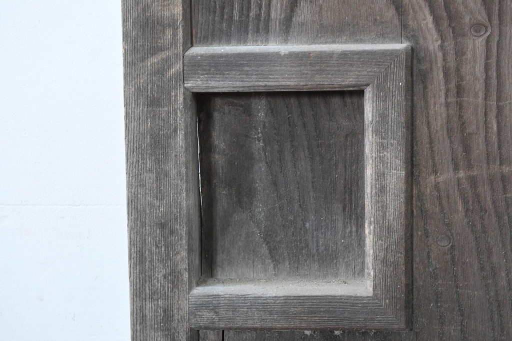 和製アンティーク　明治から大正期　総欅(ケヤキ)材　美しい木目と福を呼ぶ意匠金具が目を引く蔵戸1枚　(R-085612)