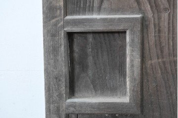 和製アンティーク　明治から大正期　総欅(ケヤキ)材　美しい木目と福を呼ぶ意匠金具が目を引く蔵戸1枚　(R-085612)