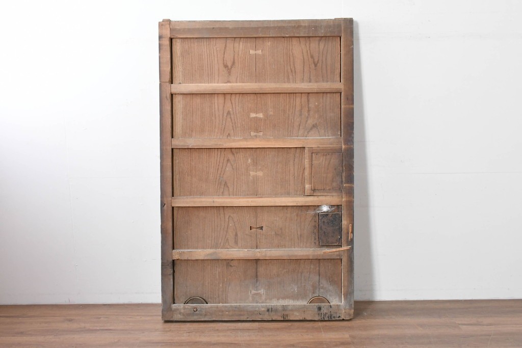 和製アンティーク　明治から大正期　総欅(ケヤキ)材　美しい木目と福を呼ぶ意匠金具が目を引く蔵戸1枚　(R-085612)