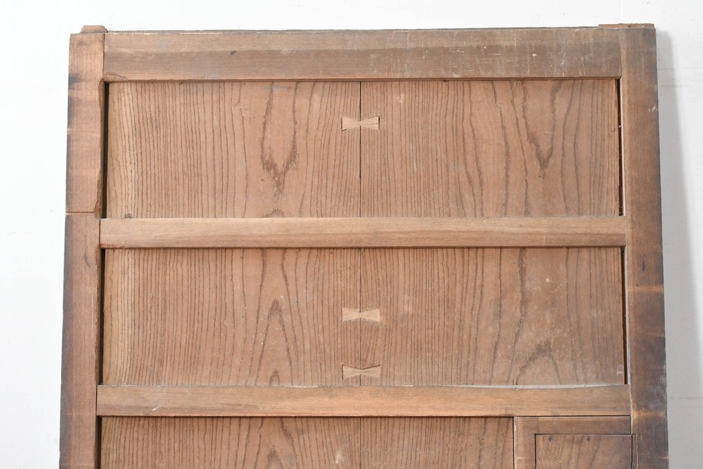 和製アンティーク　明治から大正期　総欅(ケヤキ)材　美しい木目と福を呼ぶ意匠金具が目を引く蔵戸1枚　(R-085612)