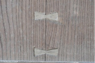 和製アンティーク　明治から大正期　総欅(ケヤキ)材　美しい木目と福を呼ぶ意匠金具が目を引く蔵戸1枚　(R-085612)