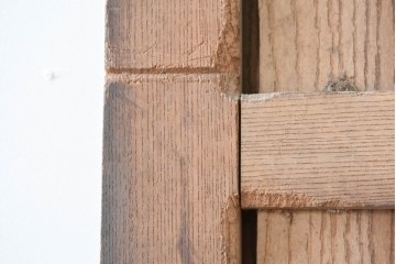 和製アンティーク　明治から大正期　総欅(ケヤキ)材　美しい木目と福を呼ぶ意匠金具が目を引く蔵戸1枚　(R-085612)