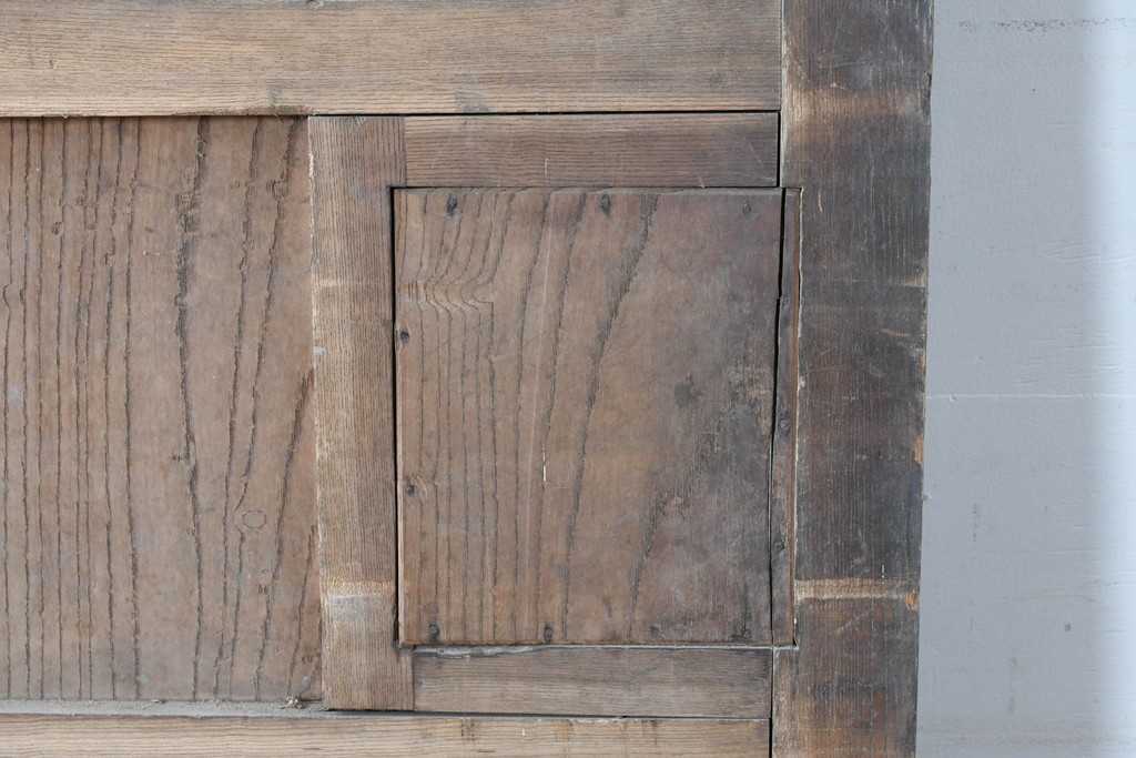 和製アンティーク　明治から大正期　総欅(ケヤキ)材　美しい木目と福を呼ぶ意匠金具が目を引く蔵戸1枚　(R-085612)