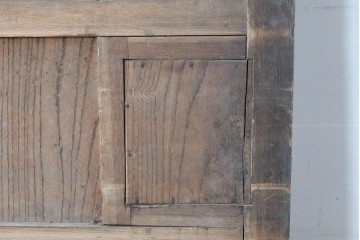 和製アンティーク　明治から大正期　総欅(ケヤキ)材　美しい木目と福を呼ぶ意匠金具が目を引く蔵戸1枚　(R-085612)