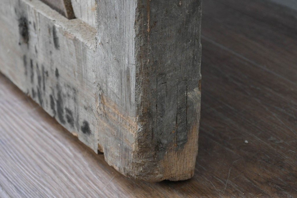 和製アンティーク　明治から大正期　総欅(ケヤキ)材　美しい木目と福を呼ぶ意匠金具が目を引く蔵戸1枚　(R-085612)