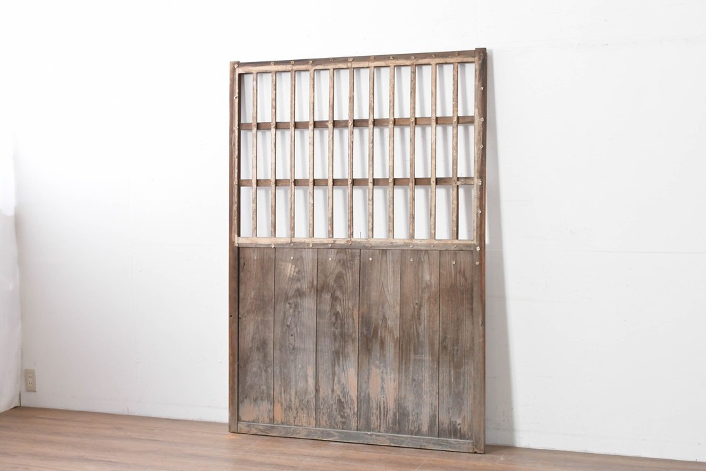 和製アンティーク　明治から大正期　味わい深い木味と格子が魅力の格子蔵戸1枚　(R-085613)
