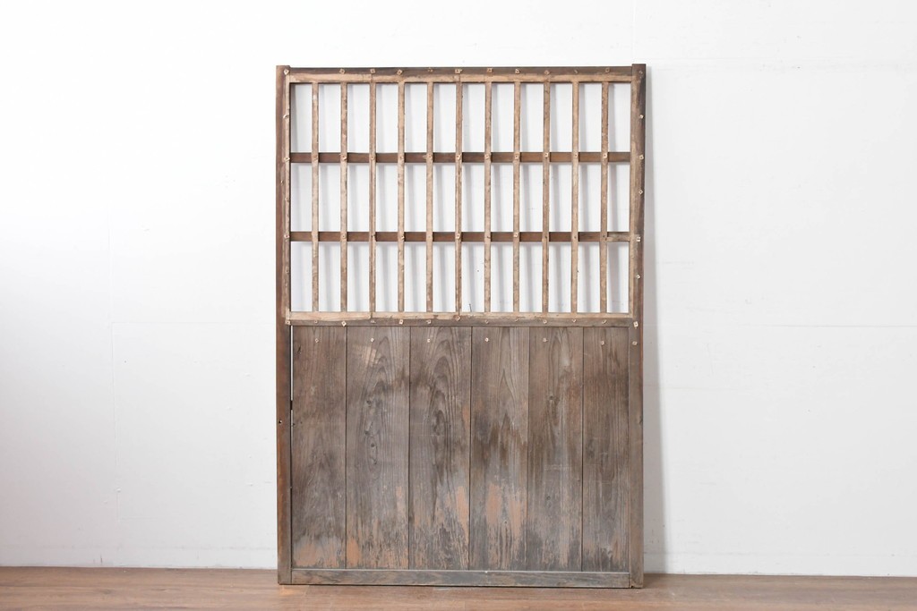 和製アンティーク　明治から大正期　味わい深い木味と格子が魅力の格子蔵戸1枚　(R-085613)