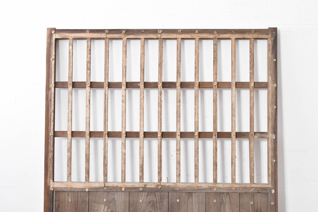 和製アンティーク　明治から大正期　味わい深い木味と格子が魅力の格子蔵戸1枚　(R-085613)