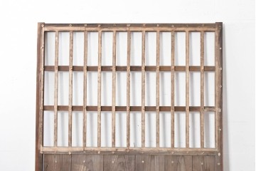 和製アンティーク　明治から大正期　味わい深い木味と格子が魅力の格子蔵戸1枚　(R-085613)