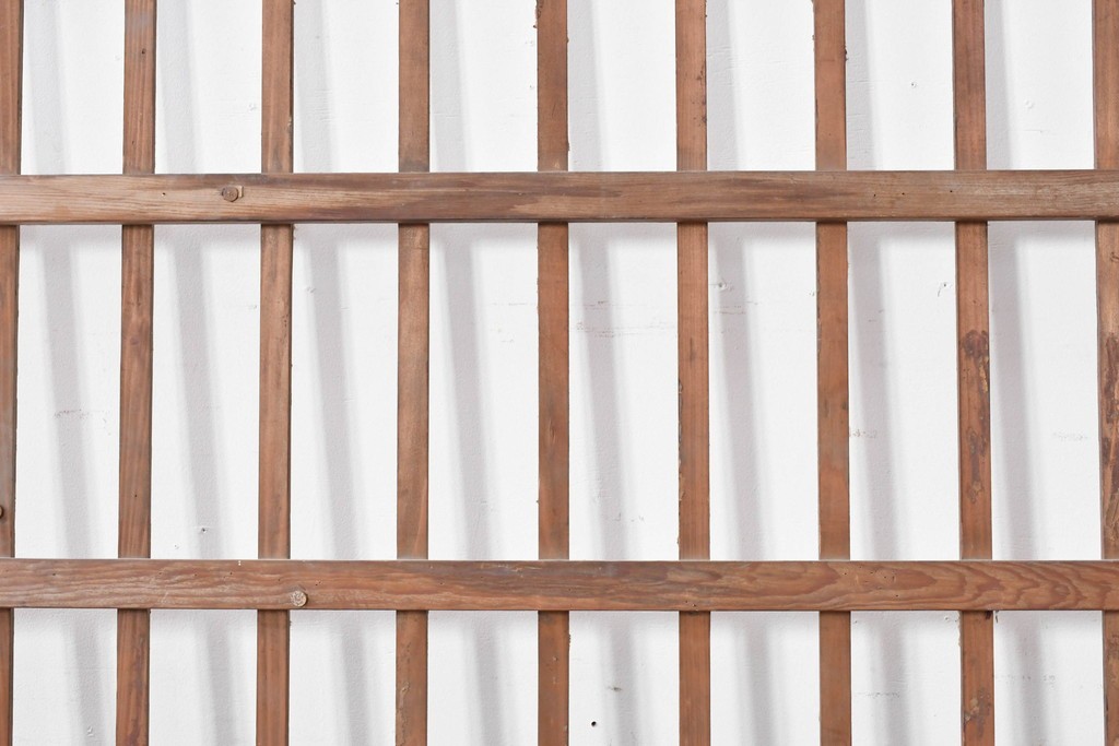 和製アンティーク　明治から大正期　味わい深い木味と格子が魅力の格子蔵戸1枚　(R-085613)