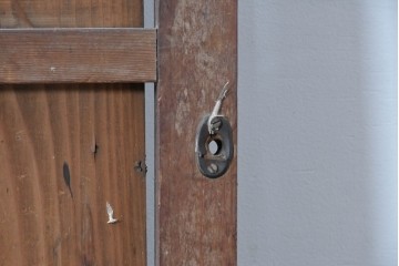 和製アンティーク　明治から大正期　味わい深い木味と格子が魅力の格子蔵戸1枚　(R-085613)