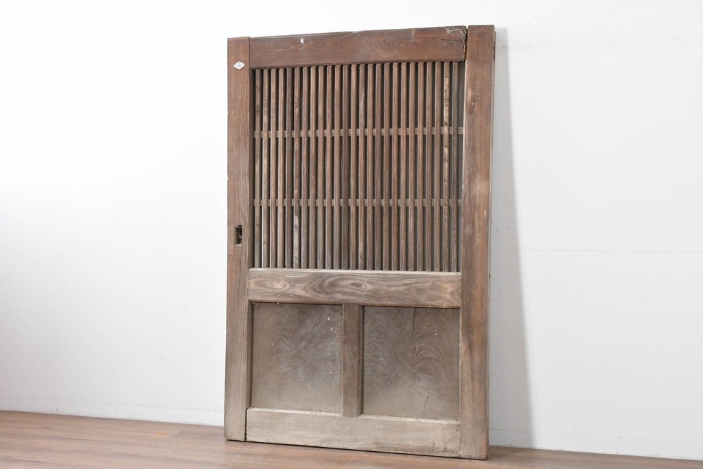 和製アンティーク　明治から大正期　重厚　極太框が存在感を放つ格子蔵戸1枚　(R-085614)