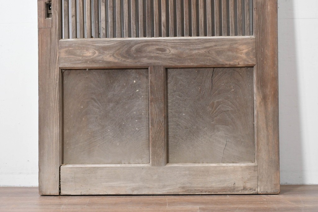 和製アンティーク　明治から大正期　重厚　極太框が存在感を放つ格子蔵戸1枚　(R-085614)