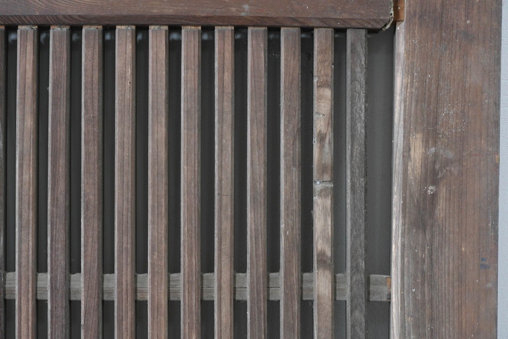 和製アンティーク　明治から大正期　重厚　極太框が存在感を放つ格子蔵戸1枚　(R-085614)