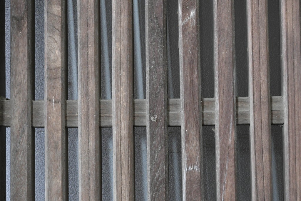 和製アンティーク　明治から大正期　重厚　極太框が存在感を放つ格子蔵戸1枚　(R-085614)