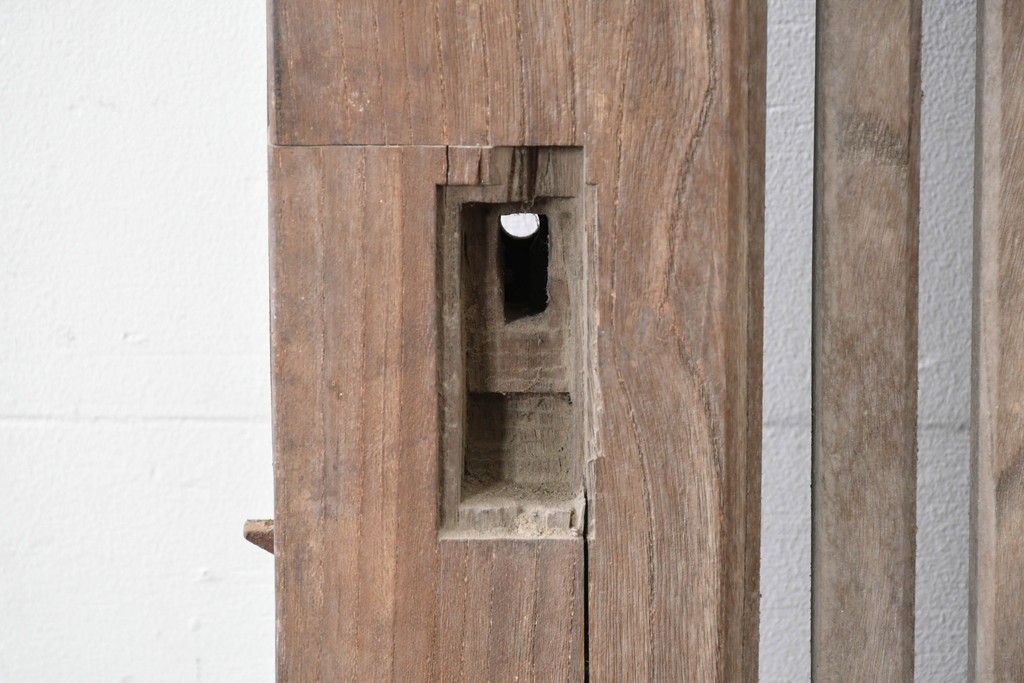 和製アンティーク　明治から大正期　重厚　極太框が存在感を放つ格子蔵戸1枚　(R-085614)