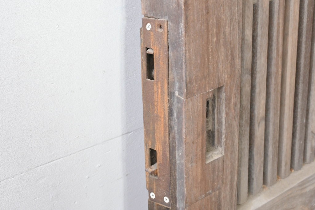 和製アンティーク　明治から大正期　重厚　極太框が存在感を放つ格子蔵戸1枚　(R-085614)