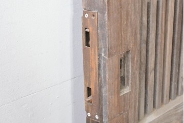 和製アンティーク　明治から大正期　重厚　極太框が存在感を放つ格子蔵戸1枚　(R-085614)