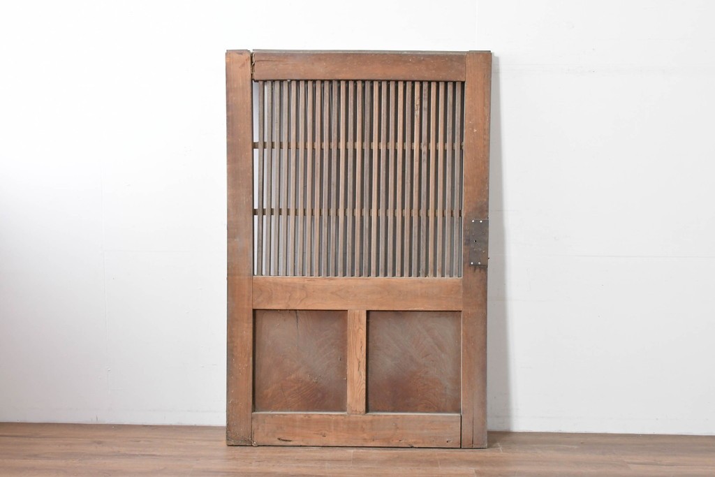 和製アンティーク　明治から大正期　重厚　極太框が存在感を放つ格子蔵戸1枚　(R-085614)