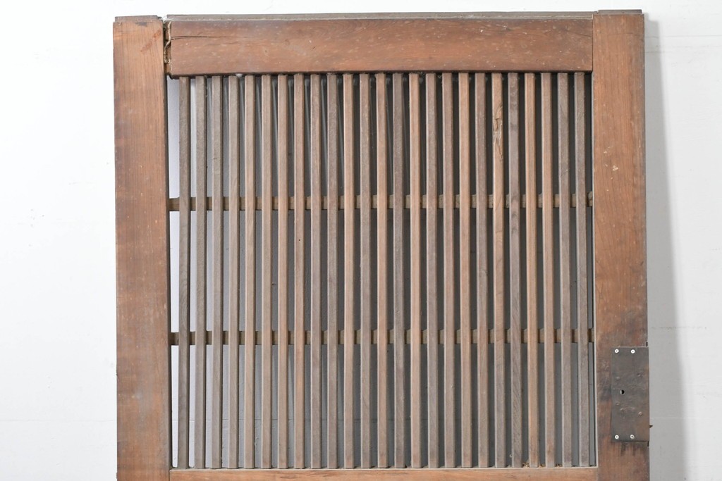 和製アンティーク　明治から大正期　重厚　極太框が存在感を放つ格子蔵戸1枚　(R-085614)