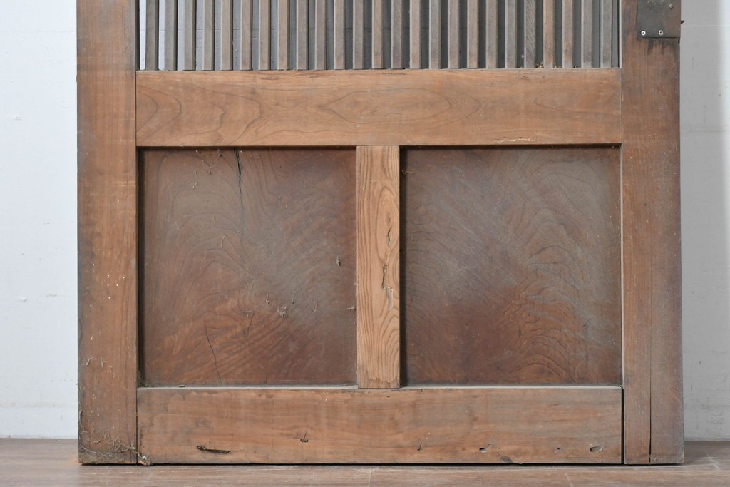 和製アンティーク　明治から大正期　重厚　極太框が存在感を放つ格子蔵戸1枚　(R-085614)