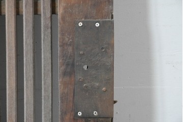 和製アンティーク　明治から大正期　重厚　極太框が存在感を放つ格子蔵戸1枚　(R-085614)