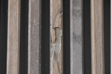 和製アンティーク　明治から大正期　重厚　極太框が存在感を放つ格子蔵戸1枚　(R-085614)