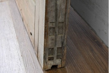 和製アンティーク　明治から大正期　重厚　極太框が存在感を放つ格子蔵戸1枚　(R-085614)