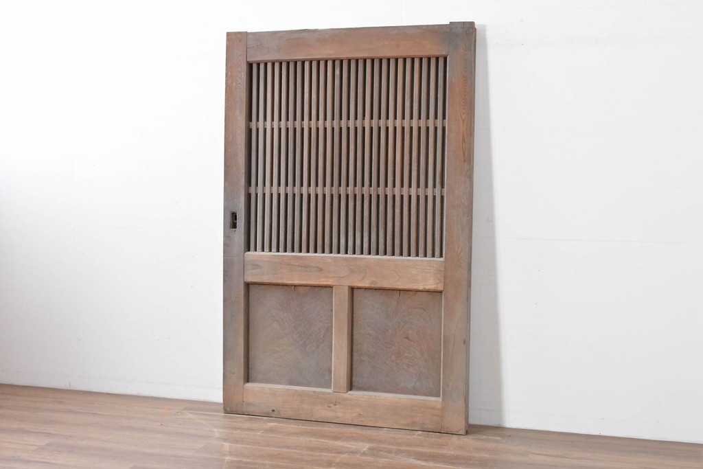 和製アンティーク　明治から大正期　重厚　極太框が存在感を放つ格子蔵戸1枚　(R-085615)