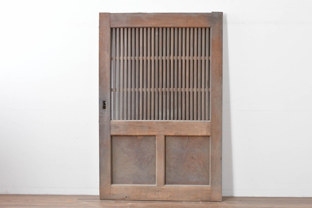 和製アンティーク　明治から大正期　重厚　極太框が存在感を放つ格子蔵戸1枚　(R-085615)