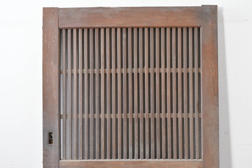 和製アンティーク　明治から大正期　重厚　極太框が存在感を放つ格子蔵戸1枚　(R-085615)