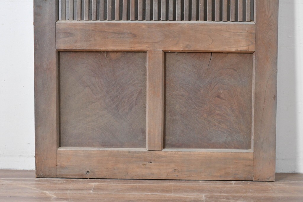 和製アンティーク　明治から大正期　重厚　極太框が存在感を放つ格子蔵戸1枚　(R-085615)