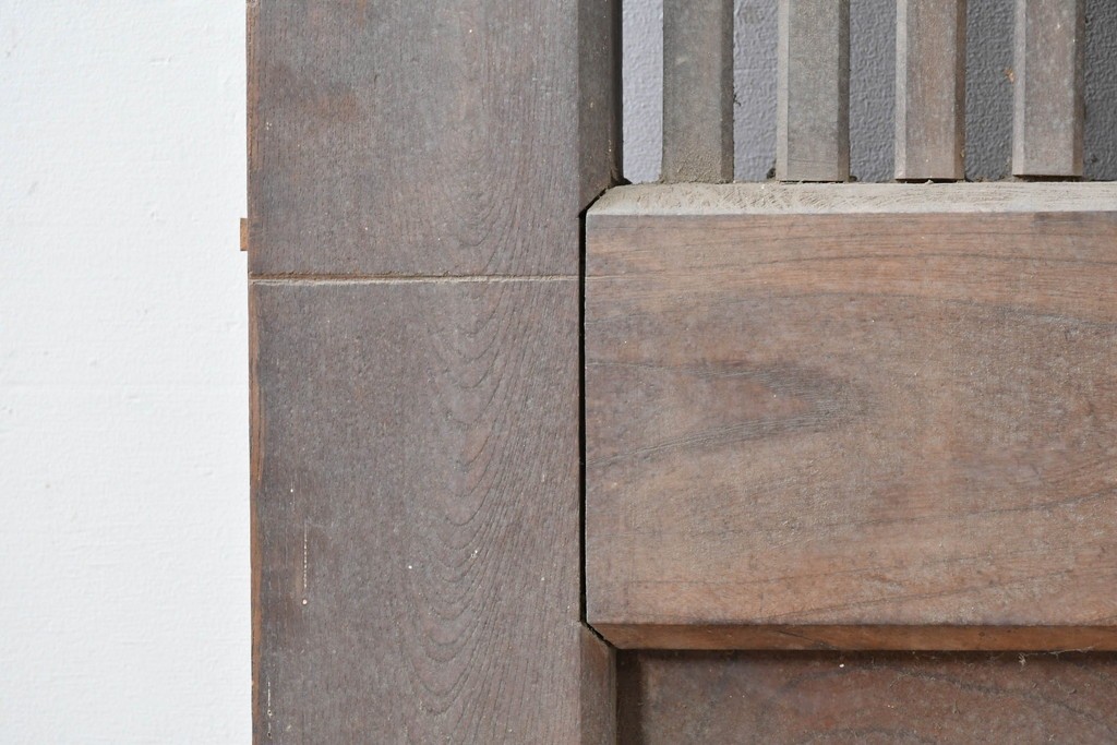 和製アンティーク　明治から大正期　重厚　極太框が存在感を放つ格子蔵戸1枚　(R-085615)