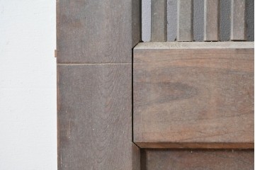 和製アンティーク　明治から大正期　重厚　極太框が存在感を放つ格子蔵戸1枚　(R-085615)