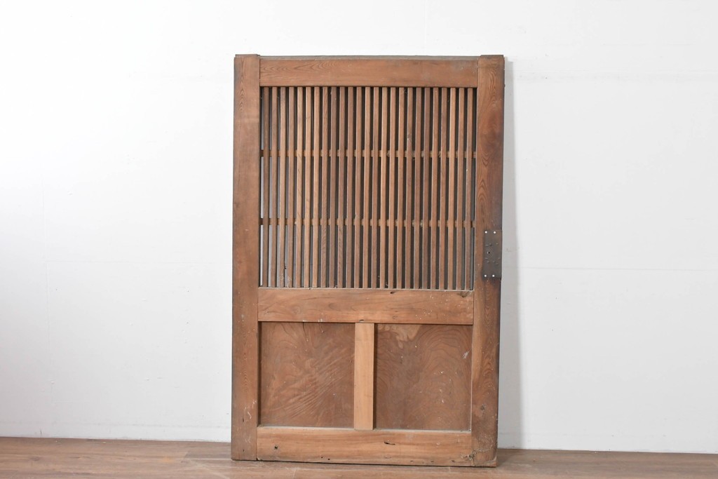 和製アンティーク　明治から大正期　重厚　極太框が存在感を放つ格子蔵戸1枚　(R-085615)