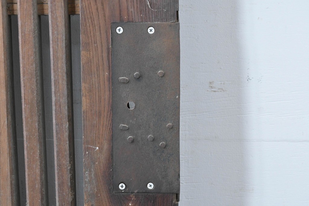 和製アンティーク　明治から大正期　重厚　極太框が存在感を放つ格子蔵戸1枚　(R-085615)