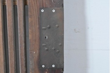 和製アンティーク　明治から大正期　重厚　極太框が存在感を放つ格子蔵戸1枚　(R-085615)