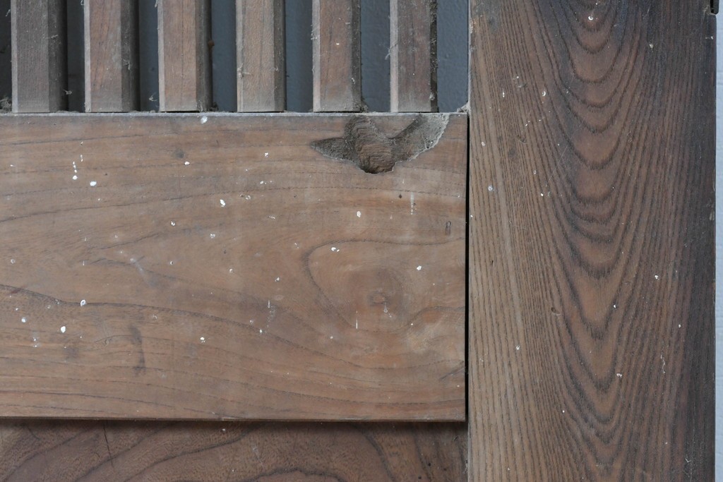 和製アンティーク　明治から大正期　重厚　極太框が存在感を放つ格子蔵戸1枚　(R-085615)