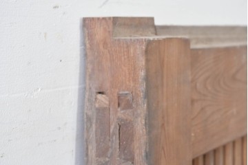 和製アンティーク　明治から大正期　重厚　極太框が存在感を放つ格子蔵戸1枚　(R-085615)