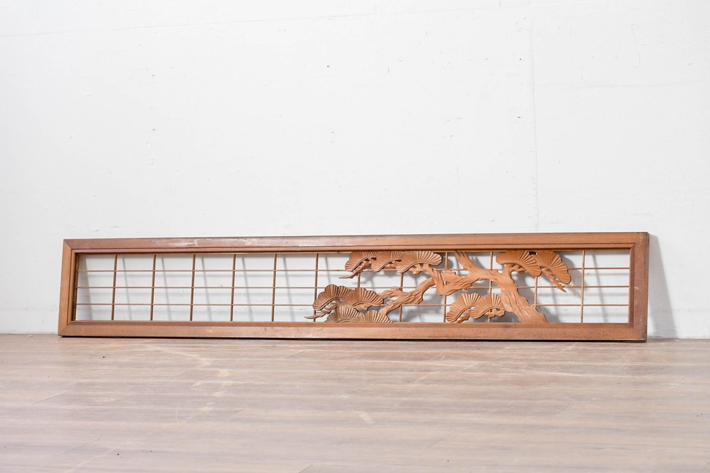 ヴィンテージ建具　昭和中期　松の彫刻が目を引く欄間1枚　(R-085616)