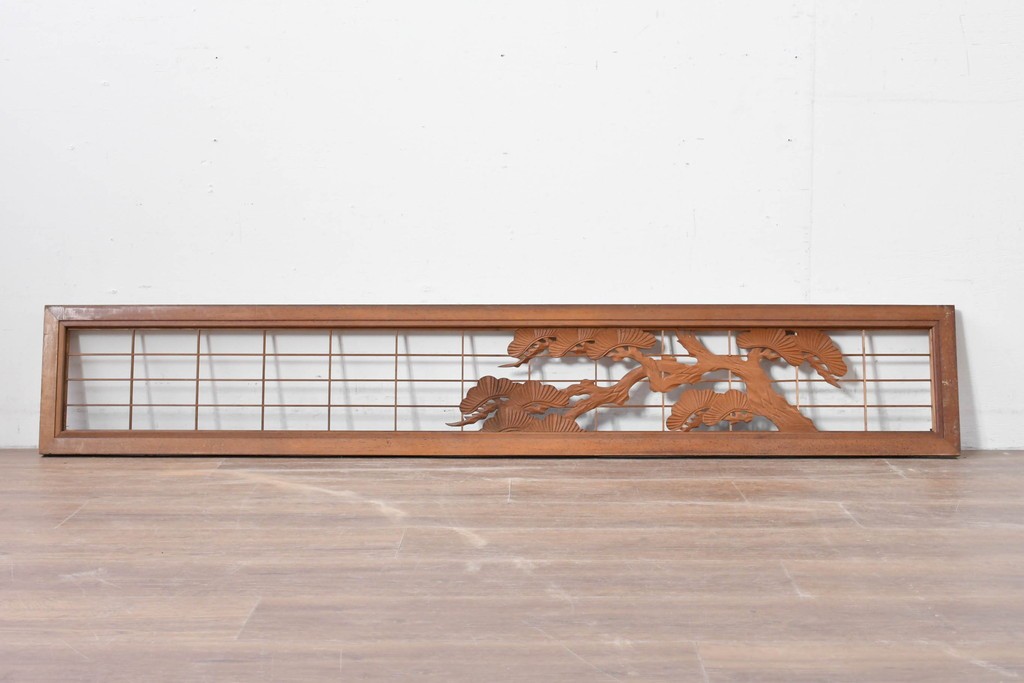 ヴィンテージ建具　昭和中期　松の彫刻が目を引く欄間1枚　(R-085616)
