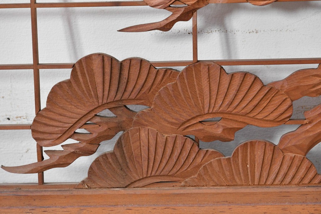 ヴィンテージ建具　昭和中期　松の彫刻が目を引く欄間1枚　(R-085616)