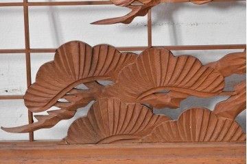 ヴィンテージ建具　昭和中期　松の彫刻が目を引く欄間1枚　(R-085616)