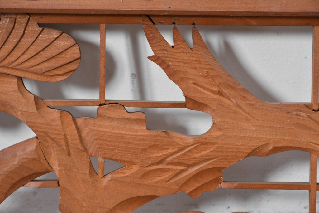 ヴィンテージ建具　昭和中期　松の彫刻が目を引く欄間1枚　(R-085616)