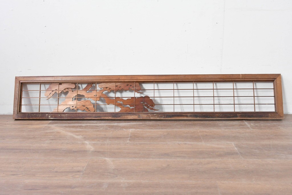 ヴィンテージ建具　昭和中期　松の彫刻が目を引く欄間1枚　(R-085616)