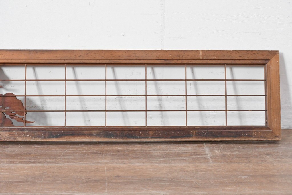 ヴィンテージ建具　昭和中期　松の彫刻が目を引く欄間1枚　(R-085616)