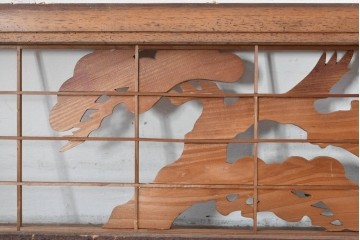 ヴィンテージ建具　昭和中期　松の彫刻が目を引く欄間1枚　(R-085616)